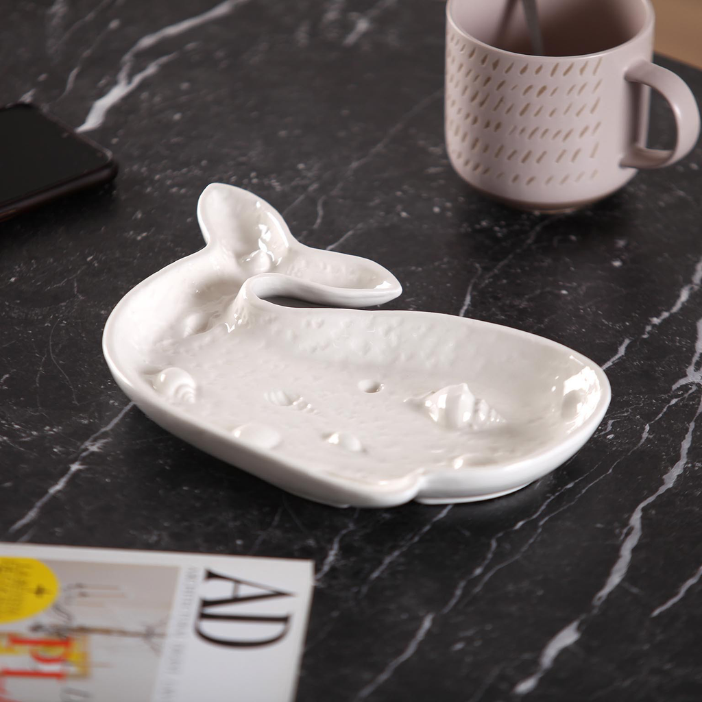 figura_ceramica_ballena_blanca-2.webp